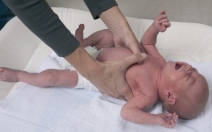 První pomoc při zástavě dýchání - novorozenec a kojenec - obrázek